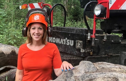 Amanda Crisinel-Ruch, una delle poche guardie forestali in Svizzera, si è appassionata alla foresta fin da bambina