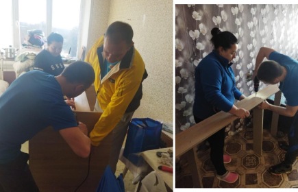 Construction of beads in a refugee shelter